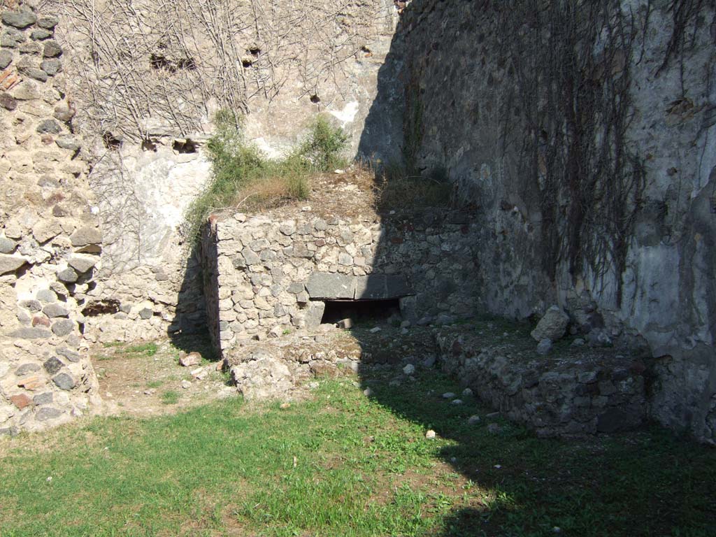 VII.12.7 Pompeii. September 2005. Room at rear in north-east corner, near oven.