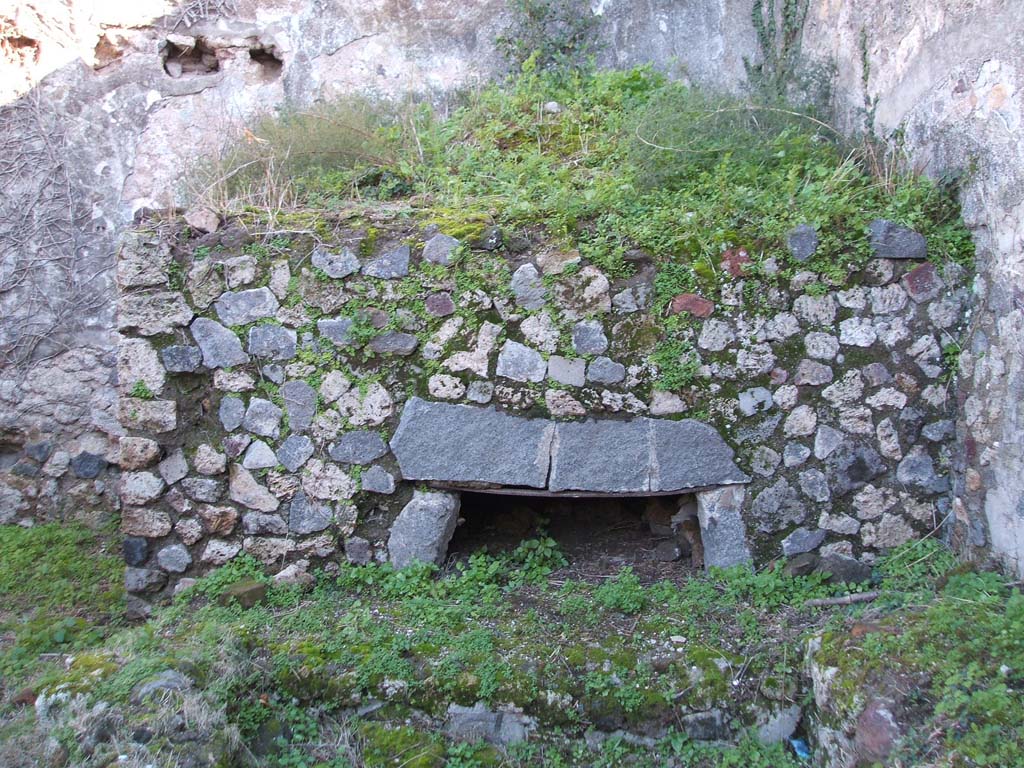VII.12.7 Pompeii. December 2007. Oven in south-east corner of rear area.