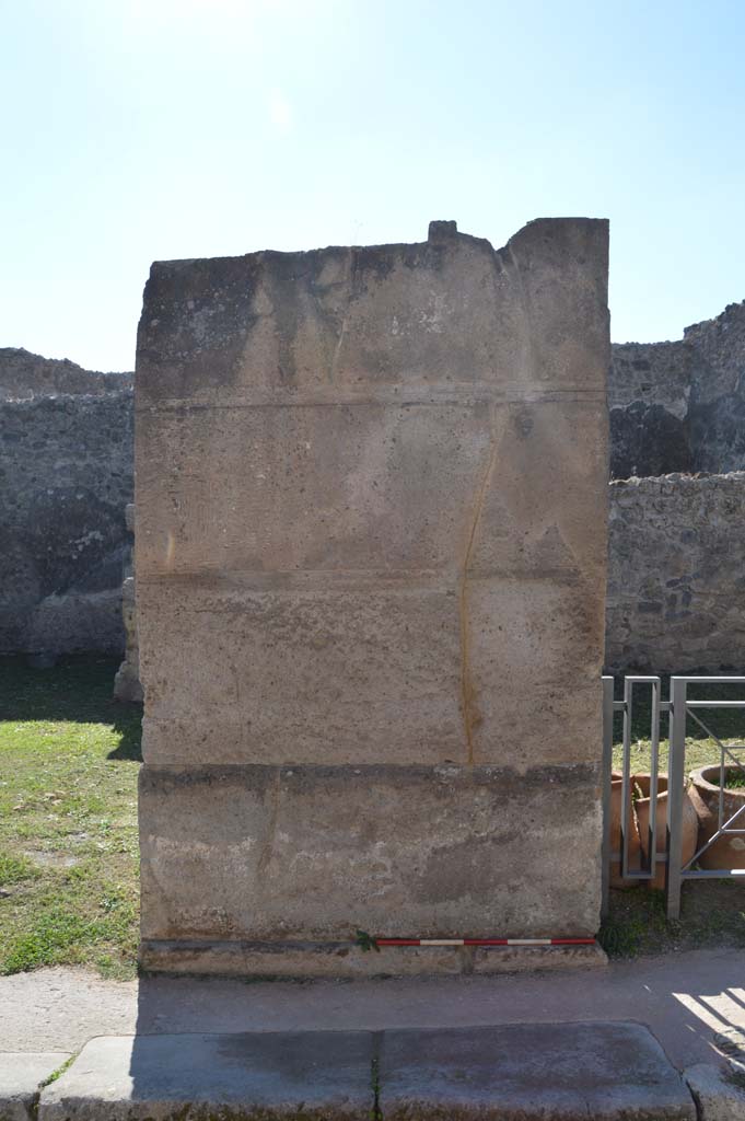 VII.12.9 Pompeii. September 2005. Looking south-west across shop, with doorway in west wall to VII.12.8.
