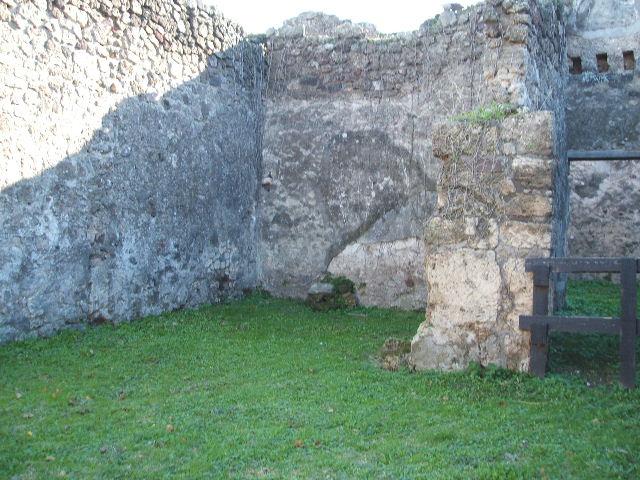 VII.12.10 Pompeii. December 2004. Via degli Augustali looking west.