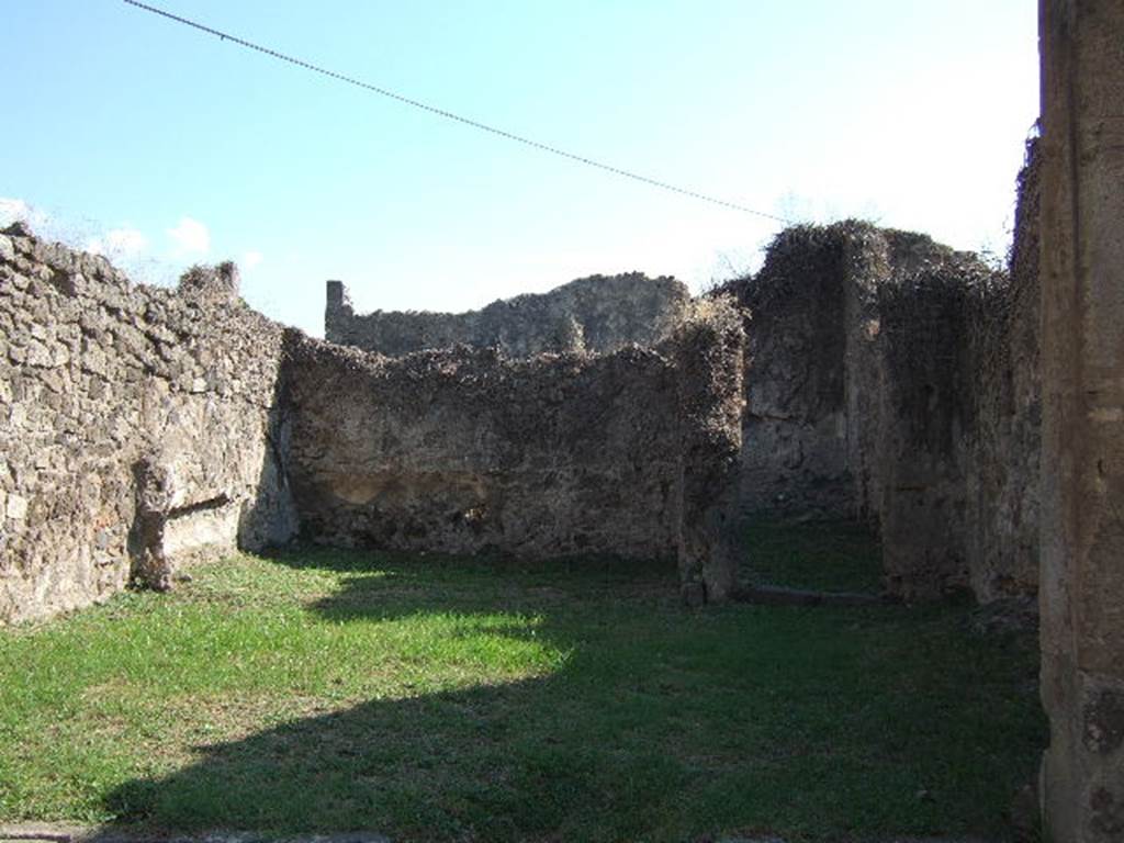 VII.12.12 Pompeii. December 2004. South wall of yard, and south-west corner.