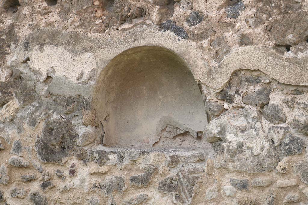 VII.12.12 Pompeii. September 2005. Niche in west wall of shop-room.
According to Boyce, above the counter on which the articles for sale were displayed, was an arched niche. Fiorelli described this as “la nicchia de’ Penati”  Fiorelli, Scavi, 19; Descr., 283.
See Boyce G. K., 1937. Corpus of the Lararia of Pompeii. Rome: MAAR 14. (p.70, no.317) 
