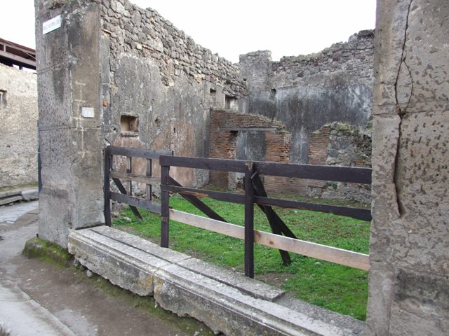 VII.12.14 Pompeii.  September 2005.  Room in south east corner of shop, with three windows.