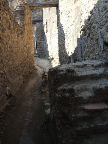 VII.12.16 Pompeii. September 2005. Looking north to corridor to VII.12.15, and steps near east wall.