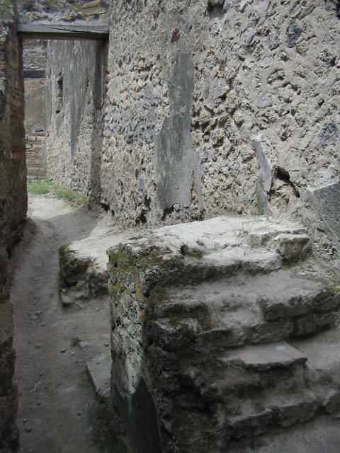 VII.12.16 Pompeii. December 2004. Steps to upper floor, with corridor at the rear.