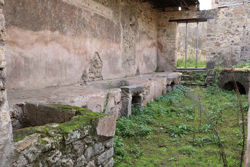 VII.12.17 Pompeii.  December 2006.  North side.