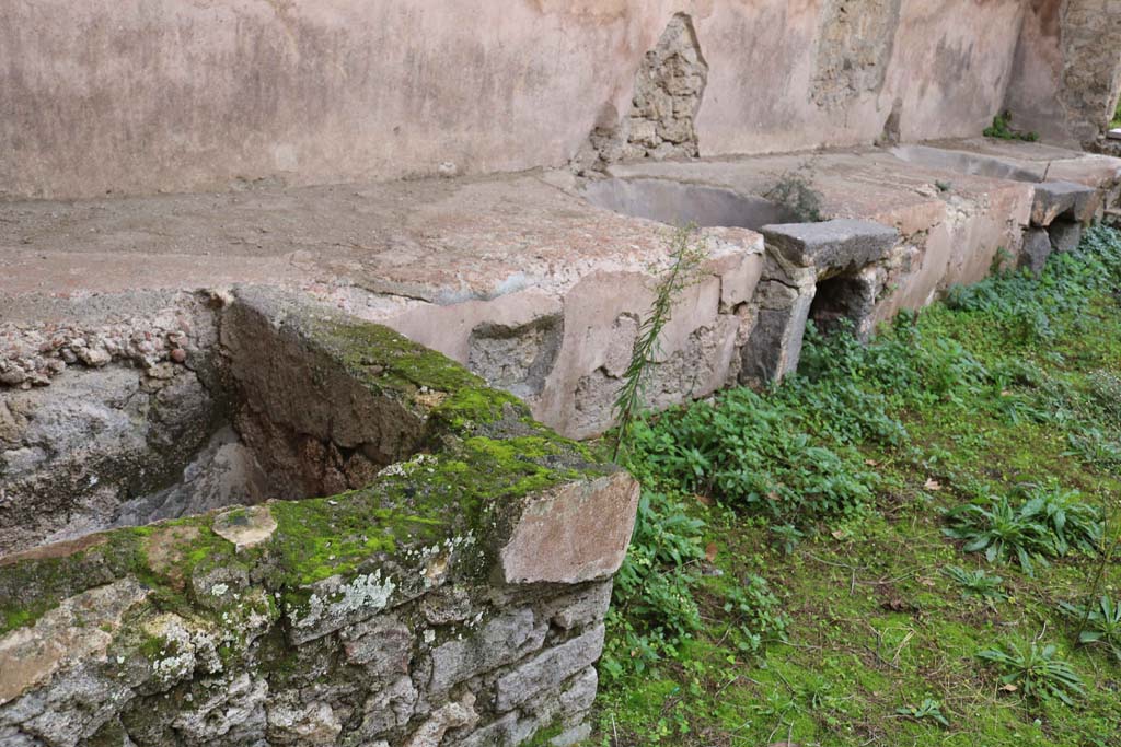 VII.12.17, Pompeii. December 2018.
Looking west across south side, with two round basins set into podium. Photo courtesy of Aude Durand.