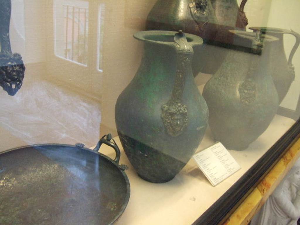 VII.12.17 Pompeii. Bronze brocca jug found in Fullonica VII.12.17. Now in Naples Archaeological Museum. Inventory number: 69493.