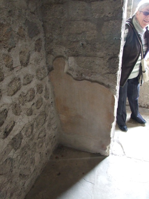 VII.12.20  Pompeii.  March 2009.  Window and door of Room 4.