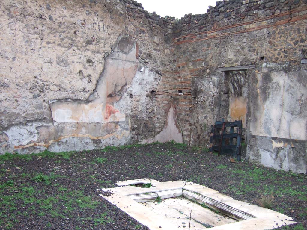 VII.12.21 Pompeii. December 2005. Looking north-east across atrium.