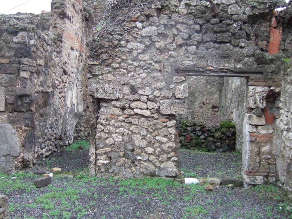 VII.12.26 Pompeii. December 2005. Cubiculum on east side of Portico.
