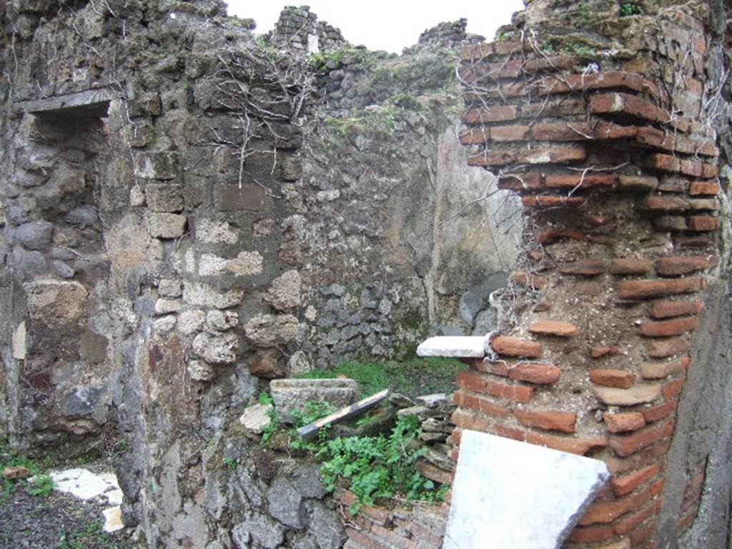 VII.12.26 Pompeii. December 2005. Room to east of fauces.