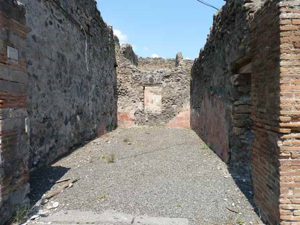 VII.12.27 Pompeii. December 2005. Entrance.