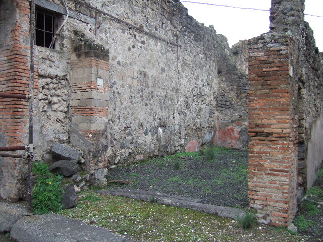 VII.12.27 Pompeii. December 2007. Area on west side outside the entrance.