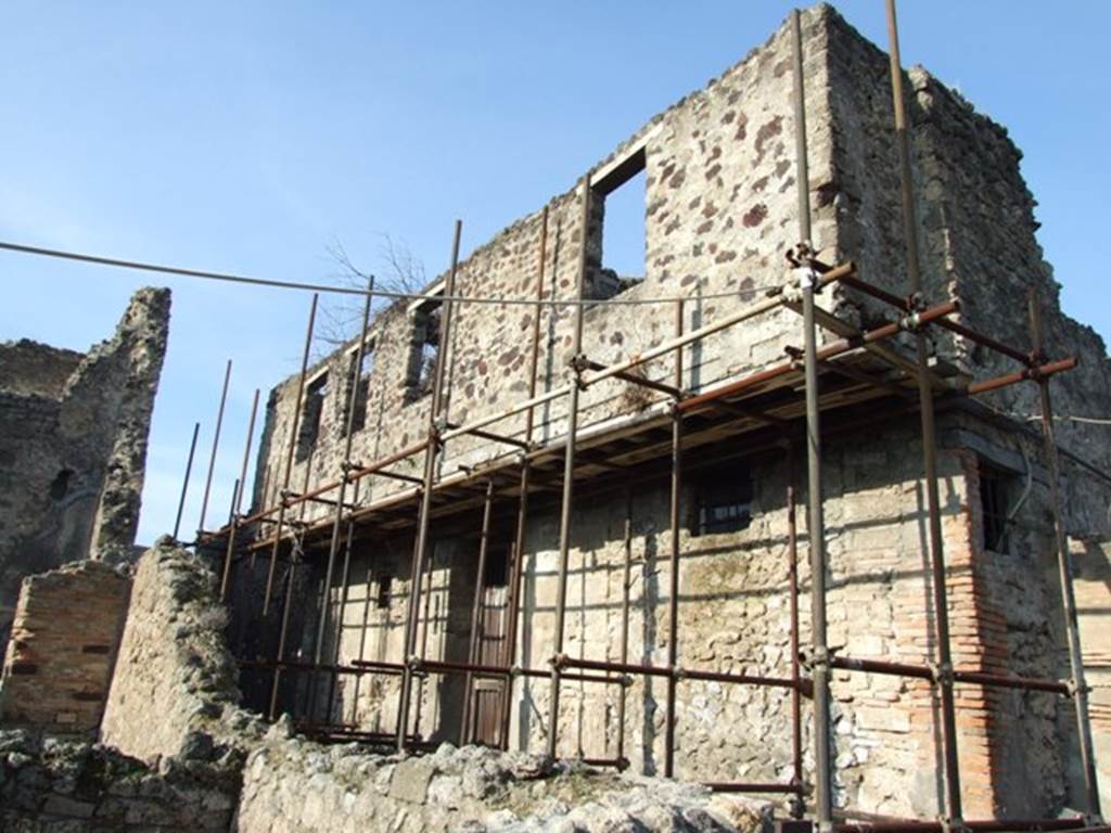 VII.12.28 Pompeii. Casa del Balcone Pensile or House of the Hanging Balcony. December 2007.