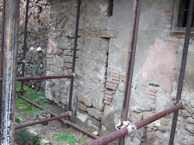 VII.12.29 Pompeii. December 2005. Blocked entrance and doorway to VII.12.28.  