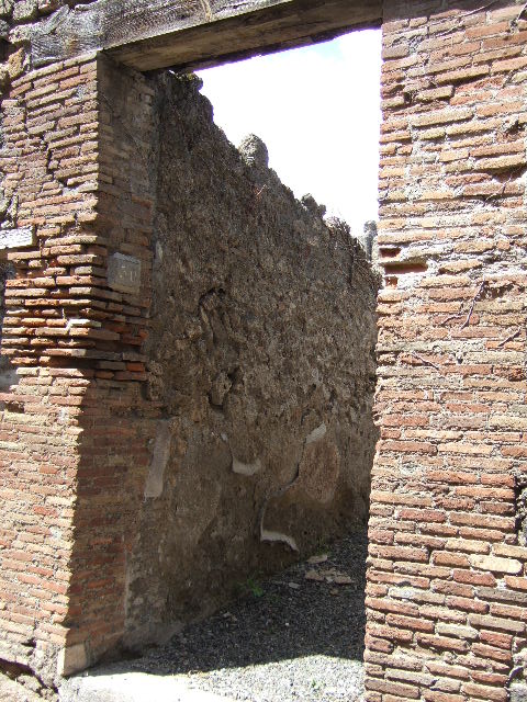 VII.12.30 Pompeii. May 2006. Podium on north side of workshop.
According to Eschebach, this podium contained two boilers or kettles, two tubs and two wash-basins. See Eschebach, L., 1993. Gebäudeverzeichnis und Stadtplan der antiken Stadt Pompeji. Köln: Böhlau. (p.332)