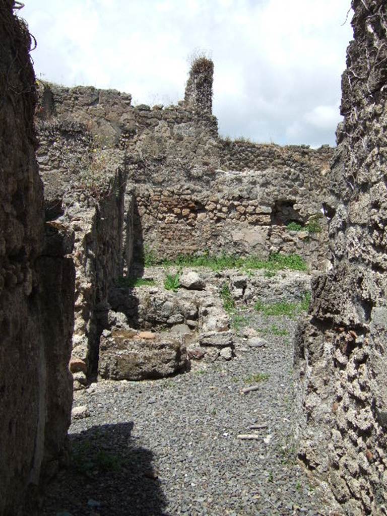 VII.12.30 Dwelling house with officina lanifricaria
Linked to VII.12.31
