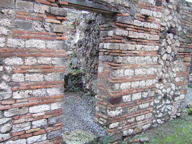 VII.12.33 from VII.12.35, Pompeii. Looking south across bed towards entrance doorway.
