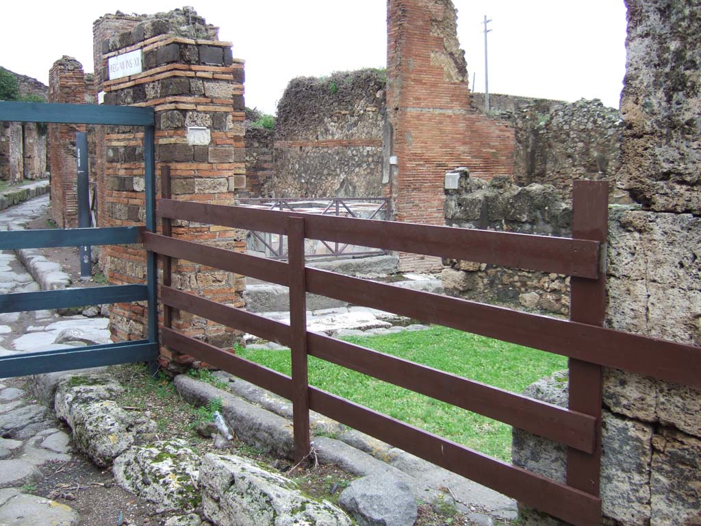 VII.12.37 Pompeii. December 2005. Looking east from entrance. 
