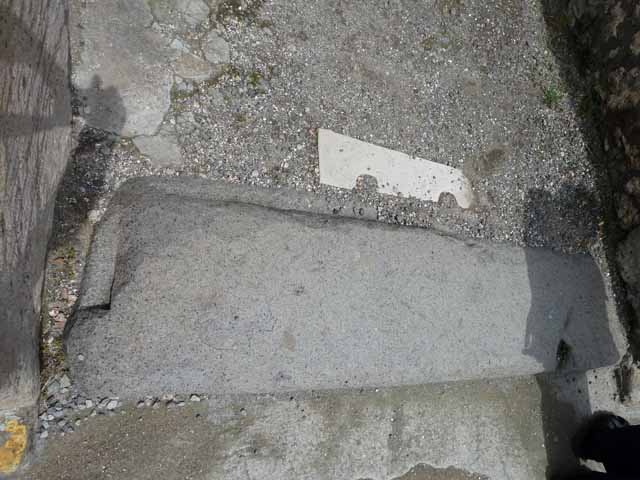 VII.13.4 Pompeii. September 2004. East side of entrance fauces.