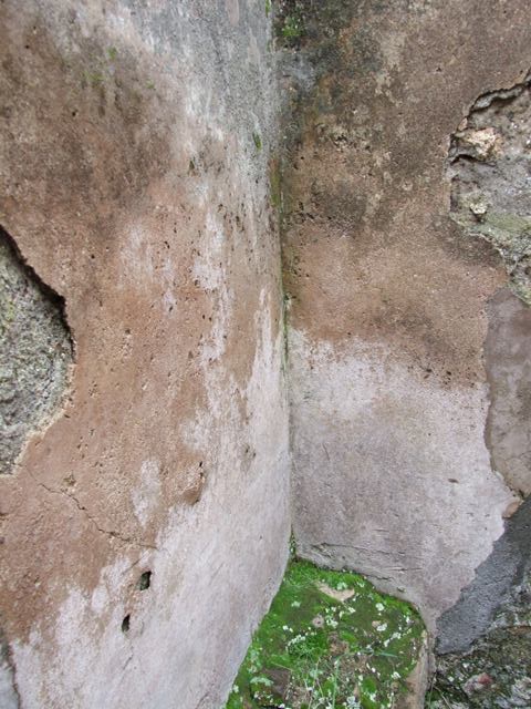 VII.14.5 Pompeii.  March 2009. Room 21.  Kettle with oven under.