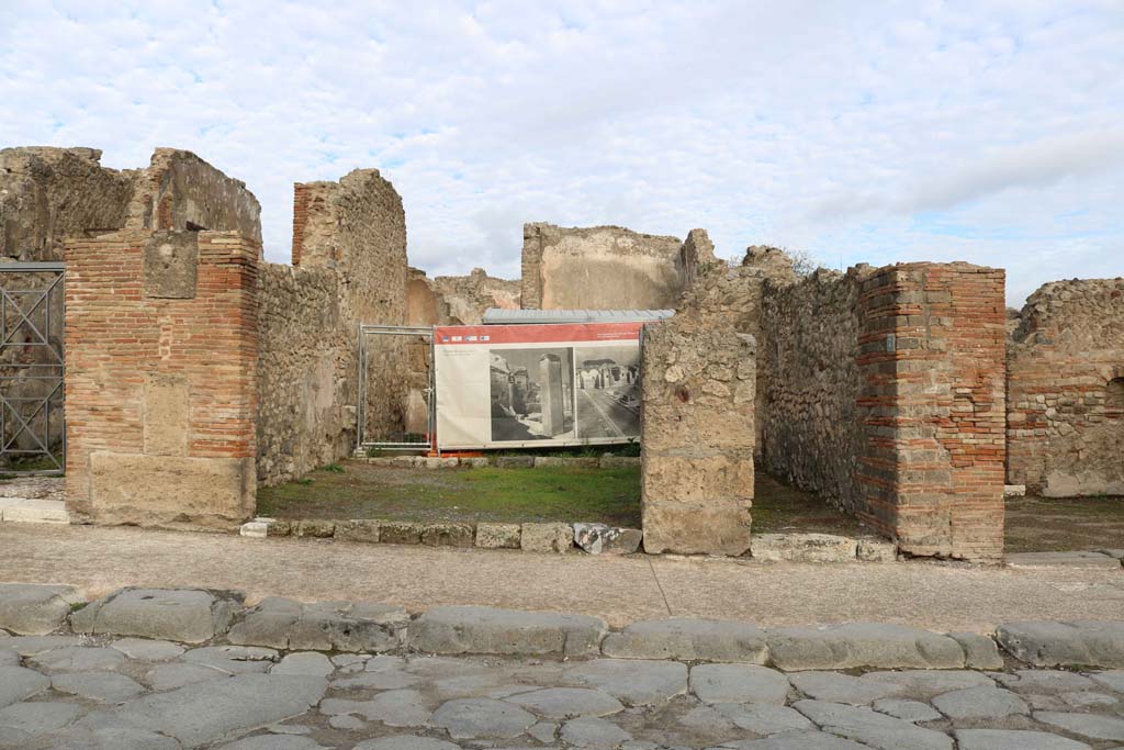 VII.14.6 Pompeii. December 2007. Looking east to entrance doorway, and east wall.