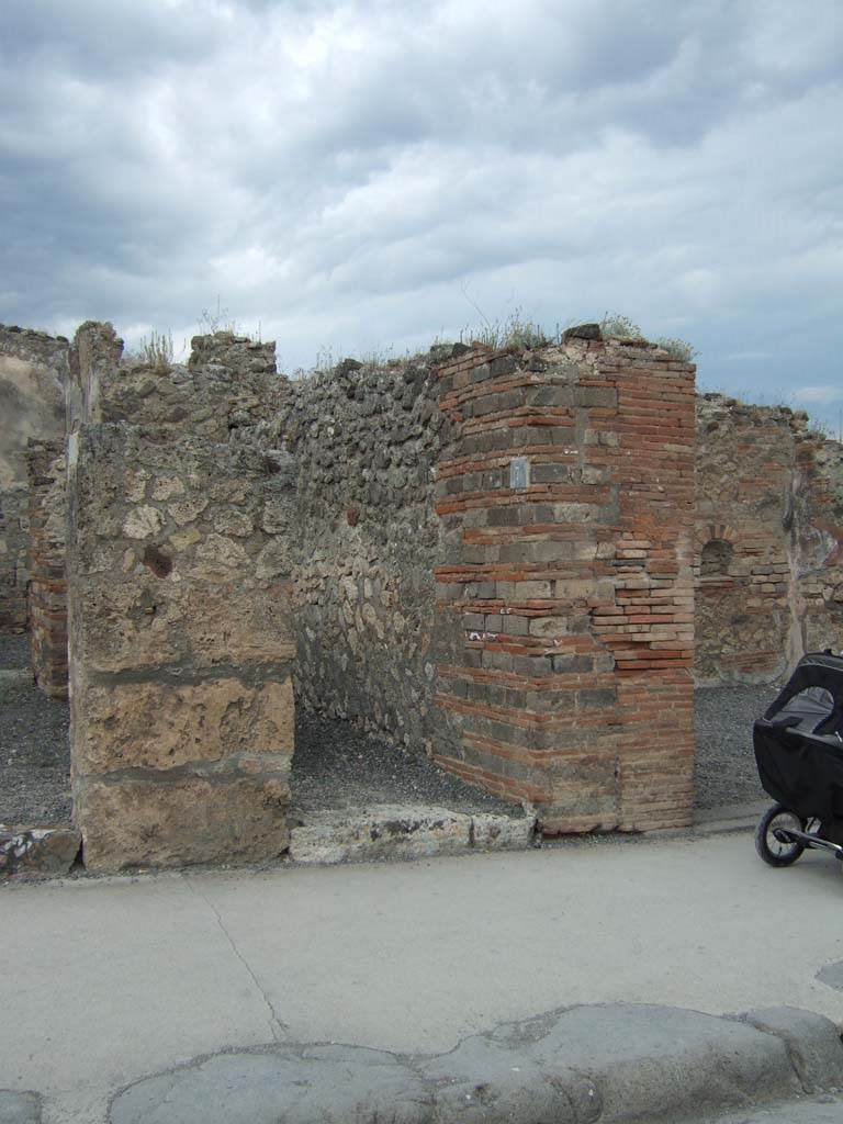 VII.14.7 Pompeii. May 2005. Looking towards north-east corner.