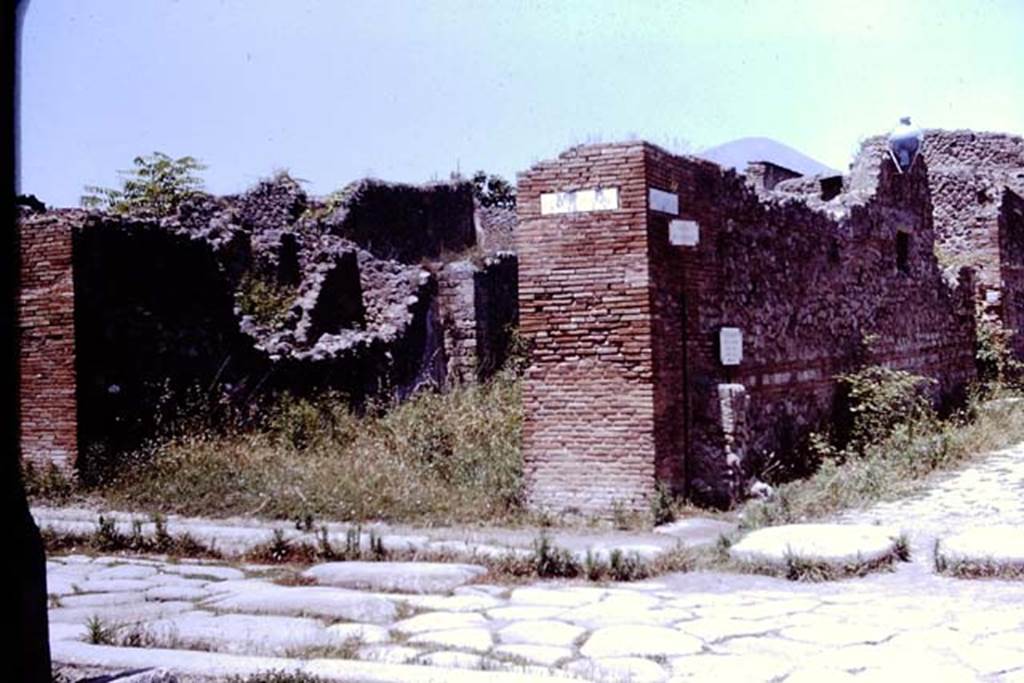 VII.14.14 Pompeii. 1964. Looking north-west on Via dell’Abbondanza towards doorway, and street altar in Vicolo del Lupanare, on right. Photo by Stanley A. Jashemski.
Source: The Wilhelmina and Stanley A. Jashemski archive in the University of Maryland Library, Special Collections (See collection page) and made available under the Creative Commons Attribution-Non Commercial License v.4. See Licence and use details.
J64f1064