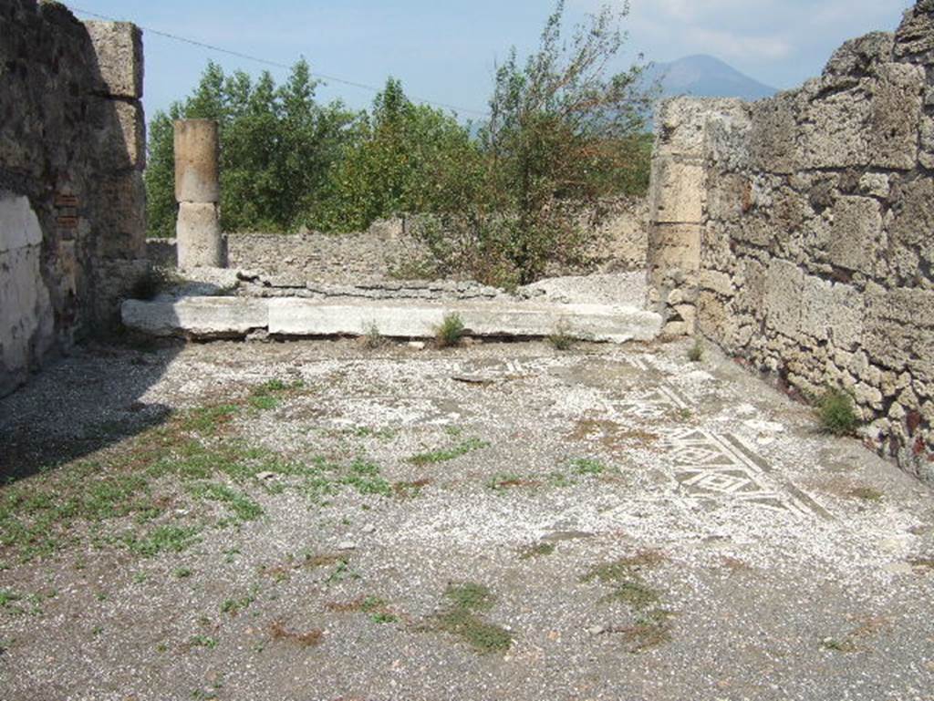VII.15.2 Pompeii. September 2005. Looking north across tablinum.