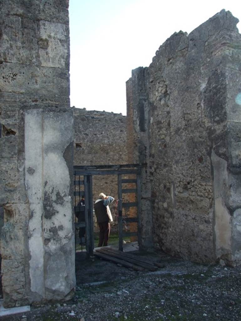 VII.15.2 Pompeii. December 2007. Impluvium and marble cistern head.