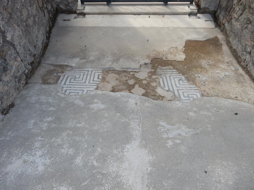 VII.15.2 Pompeii. September 2005. Impluvium and cistern head.