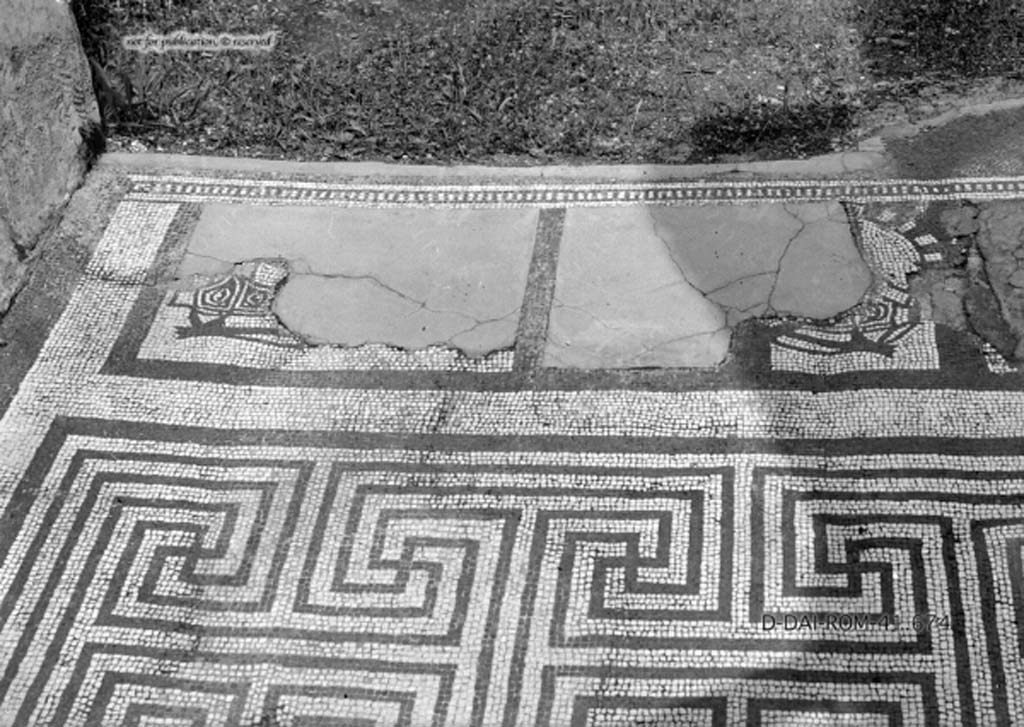 VII.15.2 Pompeii. December 2007. First Connecting door to Atrium of VII.15.1 on west side of Atrium of VII.15.2.