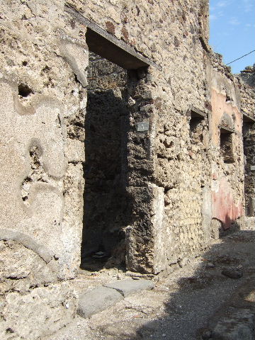 VII.15.3 Pompeii. September 2005. Entrance doorway.