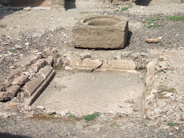 VII.15.3 Pompeii. September 2005. Looking north in cubiculum with recess in west wall.