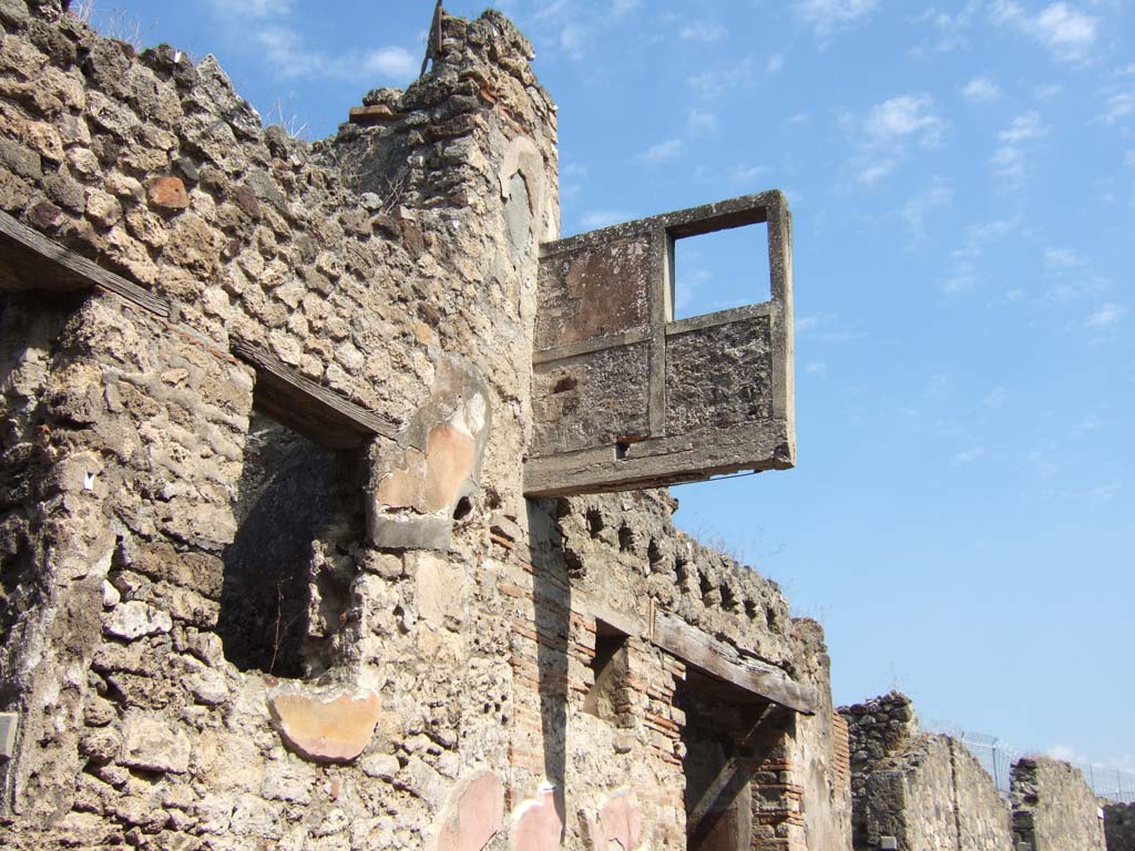 VII.15.5 Pompeii. December 2007. Looking north from doorway.