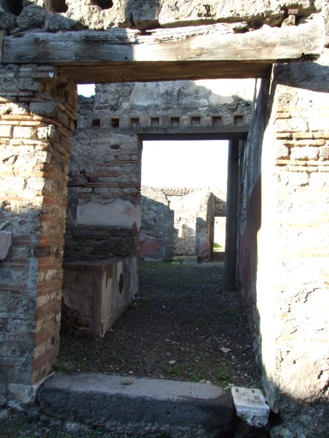 VII.15.5 Pompeii. September 2005. Floor in triclinium, looking north.
