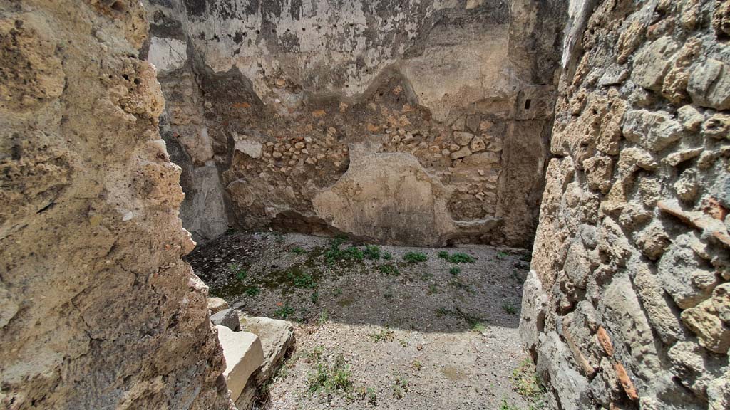 VII.15.5 Thermopolium and dwelling.  Linked to VII.15.4