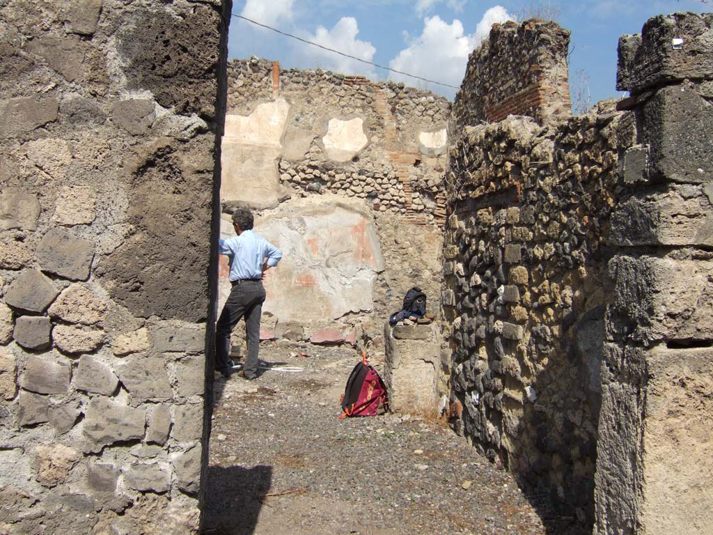 VII.15.7 Pompeii. December 2007. Looking north across atrium towards rear wall.