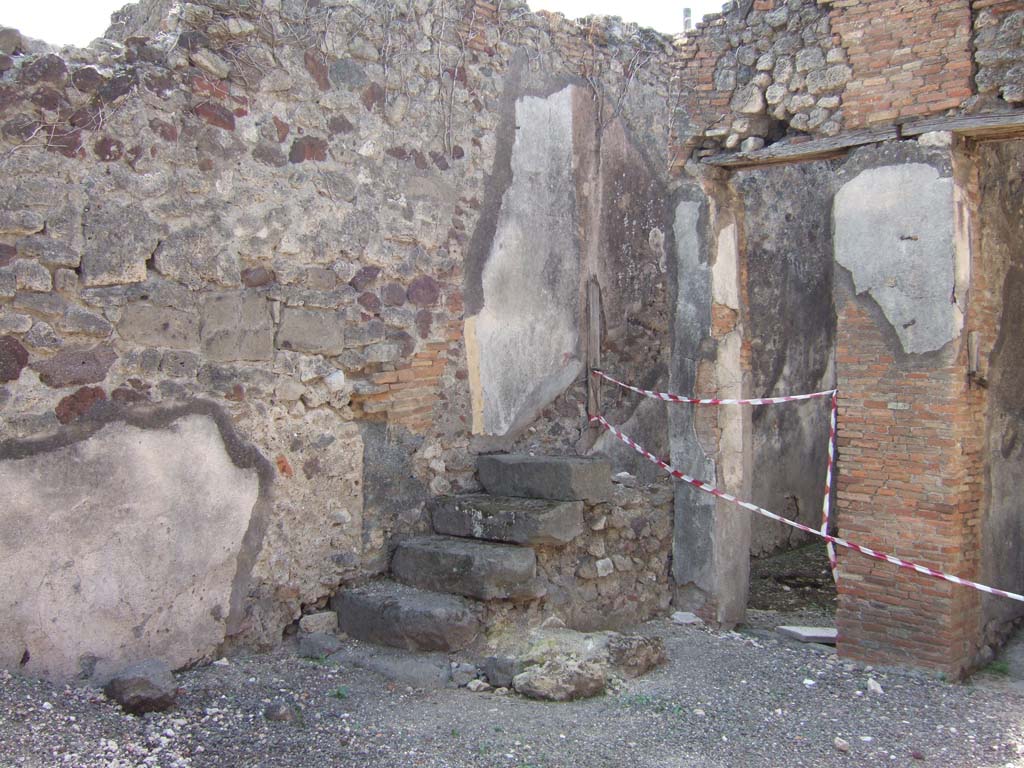 VII.15.8 Pompeii. September 2005. North side of entrance corridor.