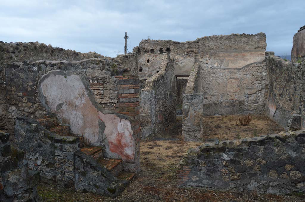 VII.15.11/12 Pompeii. March 2018. Looking north to corridor to front of house from garden area.
Foto Taylor Lauritsen, ERC Grant 681269 D�COR.
