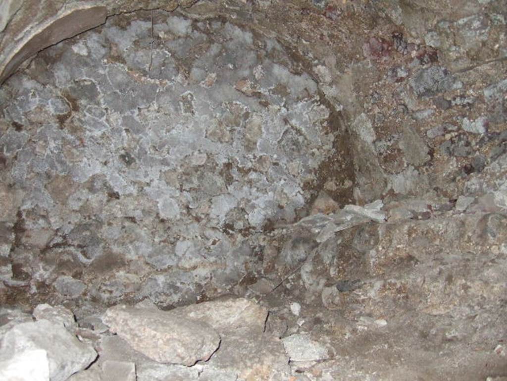 VII.15.16 Pompeii.  Granary.  May 2006.  Kneading room on south side of oven.