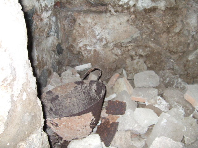VII.15.16 Pompeii.  Granary.  May 2006.