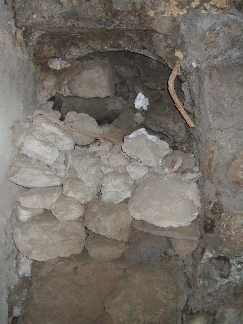 VII.15.16 Pompeii.  Granary.  May 2006.