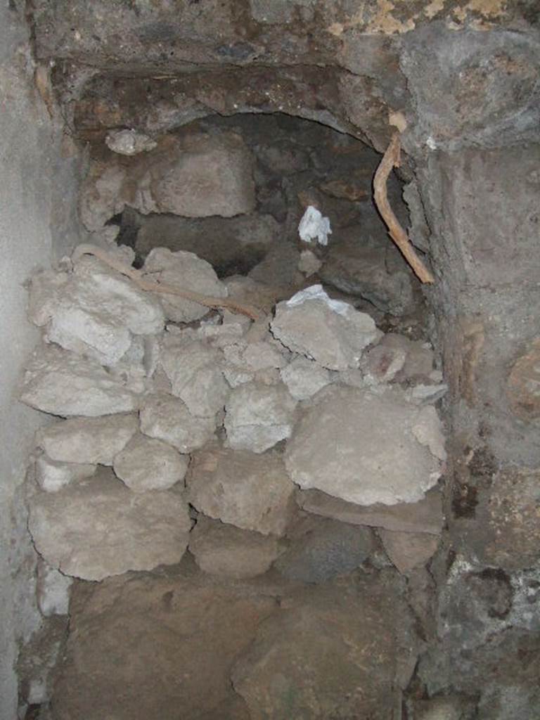 VII.15.16 Pompeii.  Granary.  May 2006.