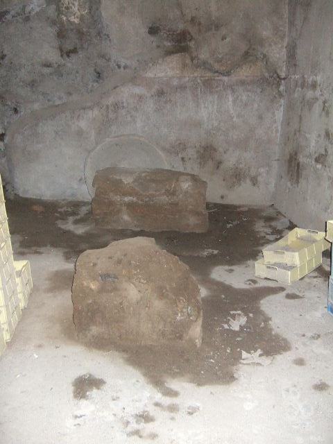 VII.15.16 Pompeii.  Granary.  May 2006.