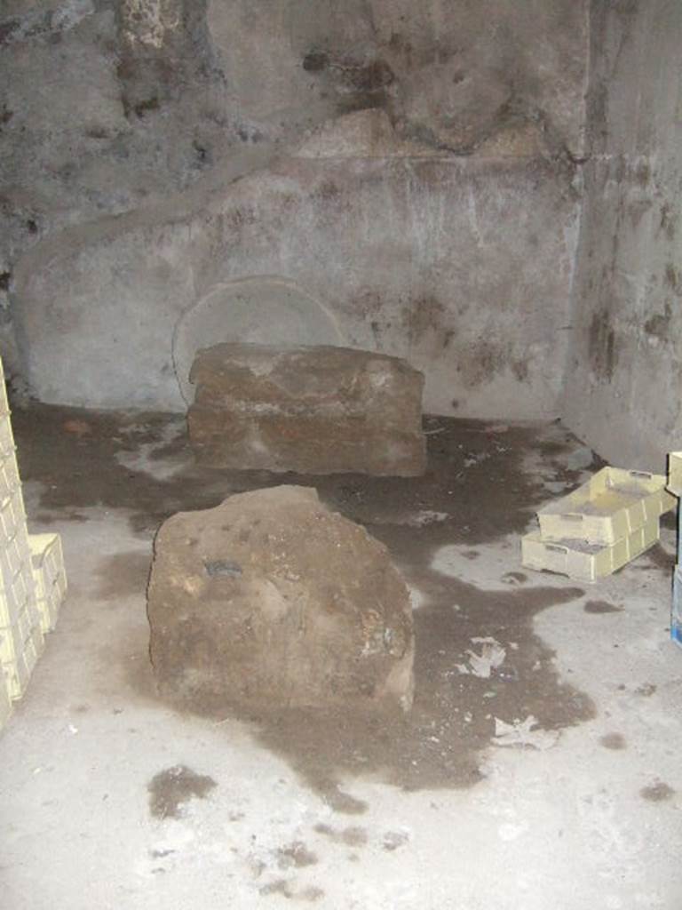 VII.15.16 Pompeii.  Granary.  May 2006.