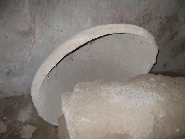 VII.15.16 Pompeii.  Granary.  May 2006.