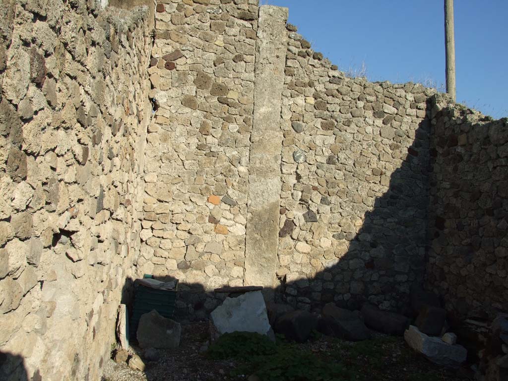VII.16.13 Pompeii. December 2007. Room 10, looking east.