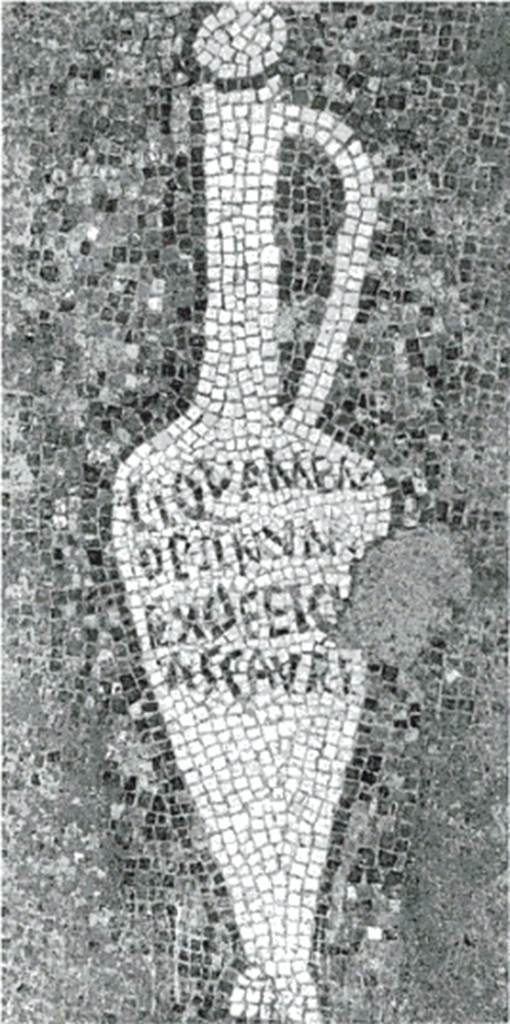 VII.16.15 Pompeii. Room 2, atrium from corner of Impluvium. Undated photograph of mosaic showing Garum amphora with inscription. According to Clarke the fourth mosaic had the inscription
LIQUAMEN / OPTIMUM / EX OFFICIN / A SCAURI
See Clarke, J. R. in Dobbins, J. J. and Foss, P. W., 2008. The World of Pompeii. Oxford: Routledge. (p. 330). The pattern on the mosaic with SAP inventory number 15191 matches that in the bottom half of this photograph.
